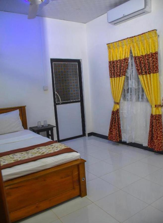 Hotel Trinco Relax Hut Trincomalee Exterior foto