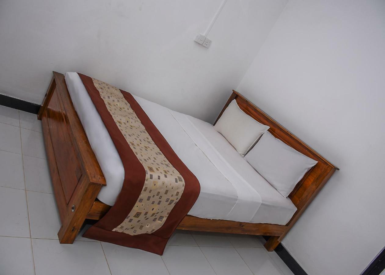 Hotel Trinco Relax Hut Trincomalee Exterior foto