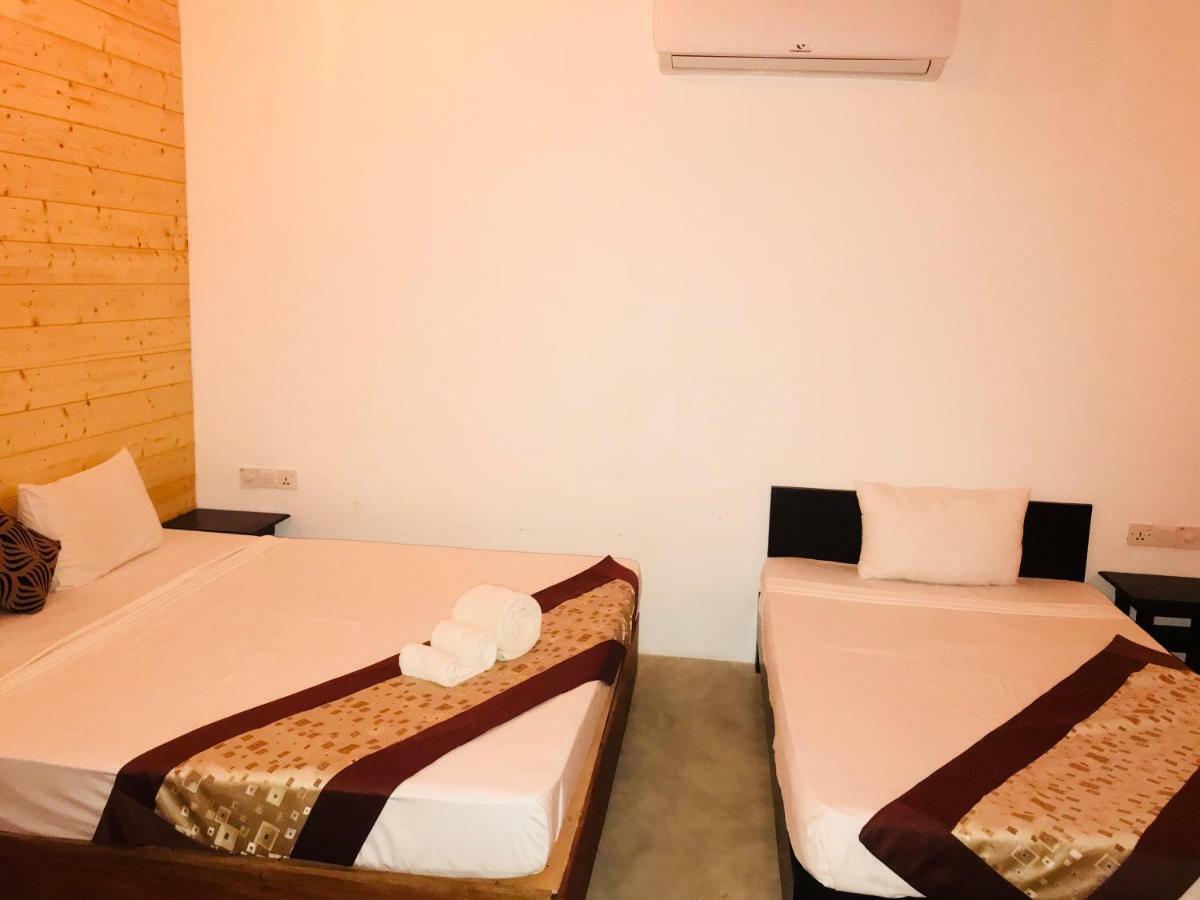 Hotel Trinco Relax Hut Trincomalee Exterior foto