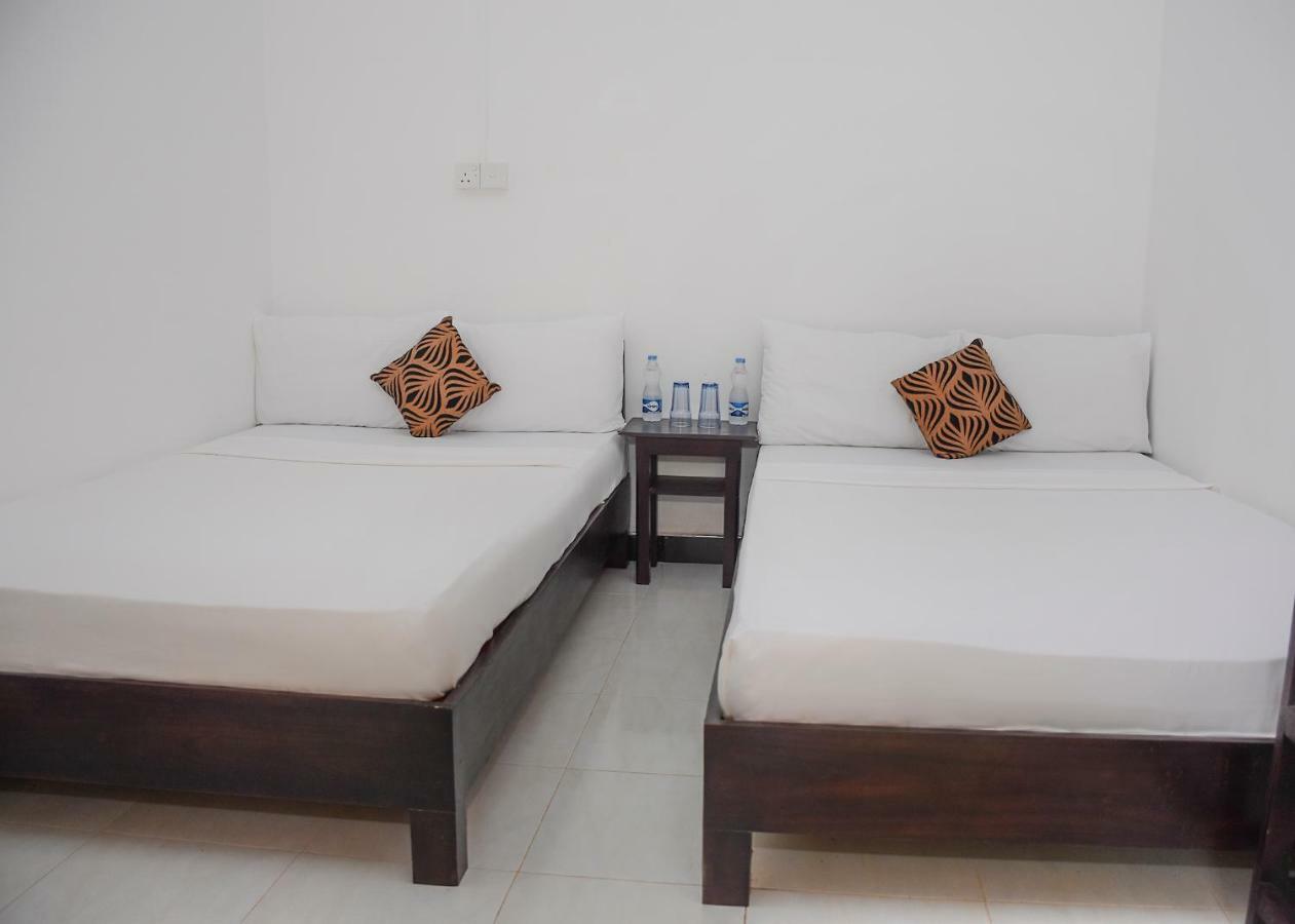 Hotel Trinco Relax Hut Trincomalee Exterior foto